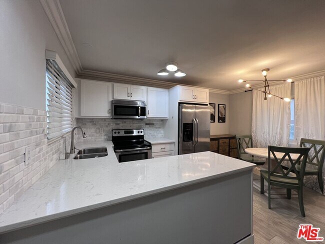 Building Photo - 8358 Manitoba St