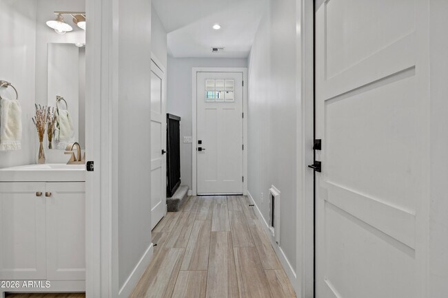 Building Photo - 2601 N 27th St