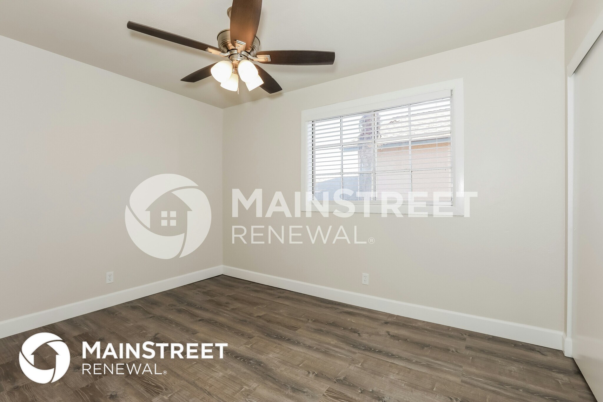 Building Photo - 921 S Val Vista Dr