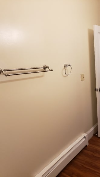 Building Photo - 753 Winchester Ave