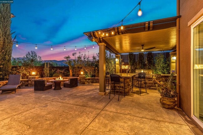 Building Photo - 2004 Drysdale St