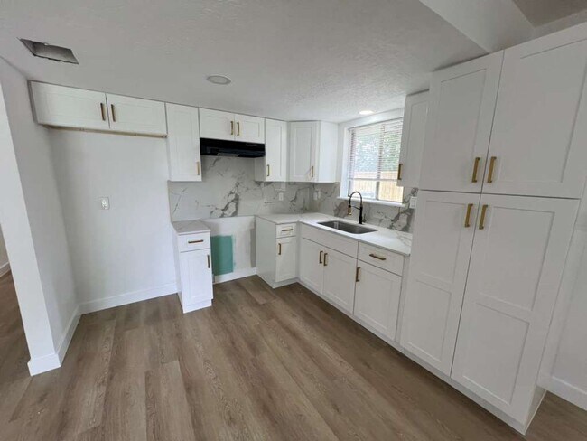 Building Photo - BEAUTIFUL HOME IN HOUSTON. MOVE IN READY!.