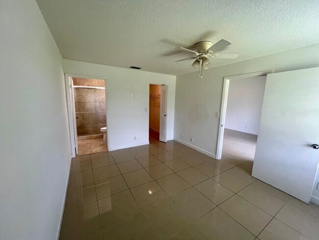 Building Photo - 9431 Boca Cove Cir