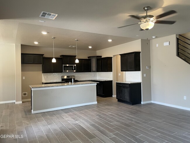 Building Photo - 15117 Design Ct