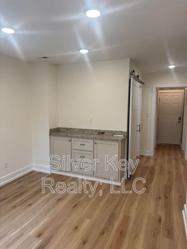 Building Photo - 2113 W Madison Ave