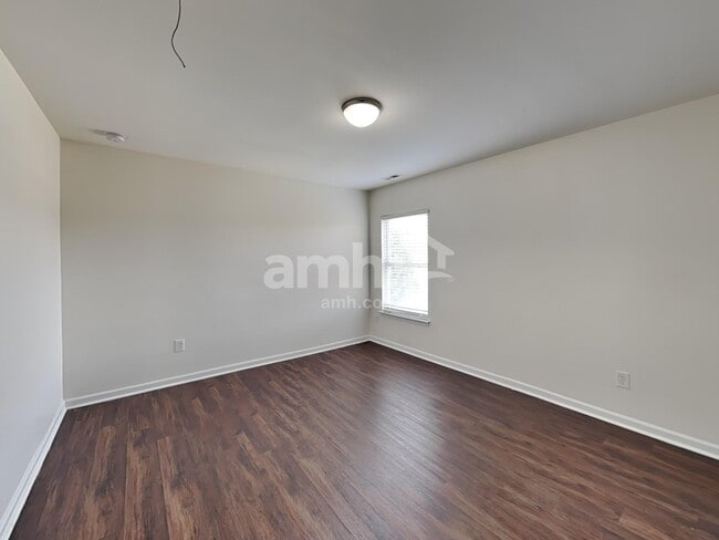 Building Photo - 267 Flanders Dr