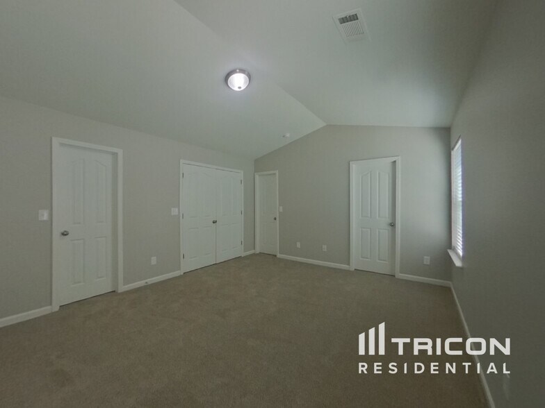 Building Photo - 4819 McClure Rd