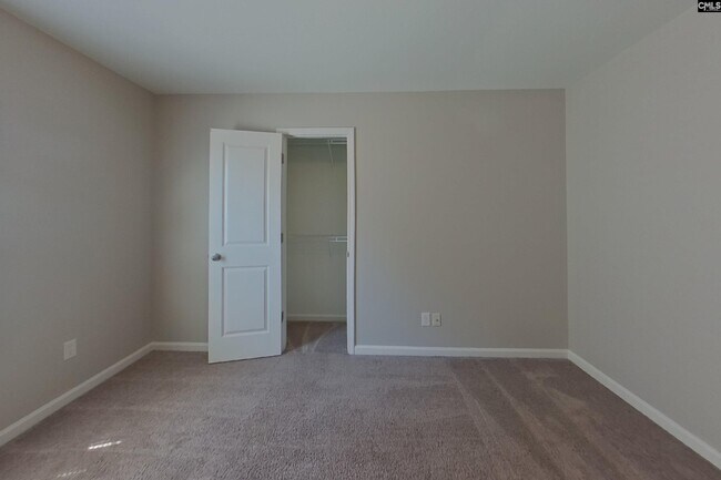 Building Photo - 304 Longfellows Ln
