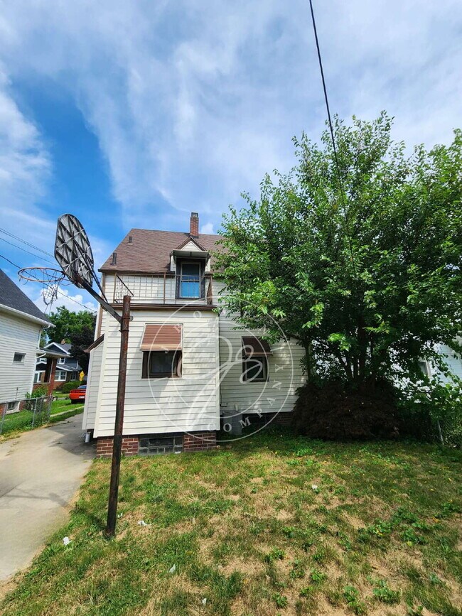 Building Photo - 3 Bed / 2 Bath Home in West Toledo – Bonus...