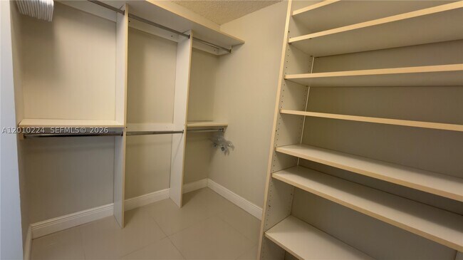 Building Photo - 1717 N Bayshore Dr