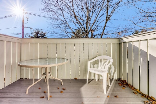 Building Photo - 23 Gladys Dr