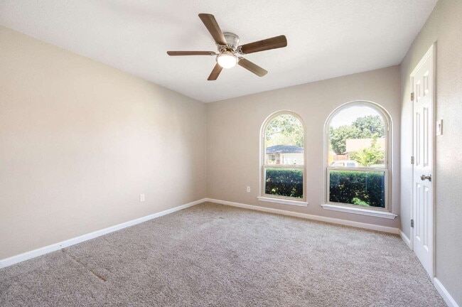 Building Photo - "Beautifully updated 3-Bed 2-Bath home Wit...