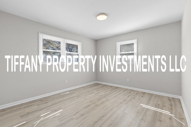 Building Photo - 714 Chal Dr