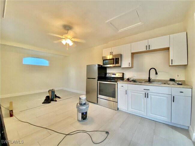 Building Photo - 1638 Cypress Dr