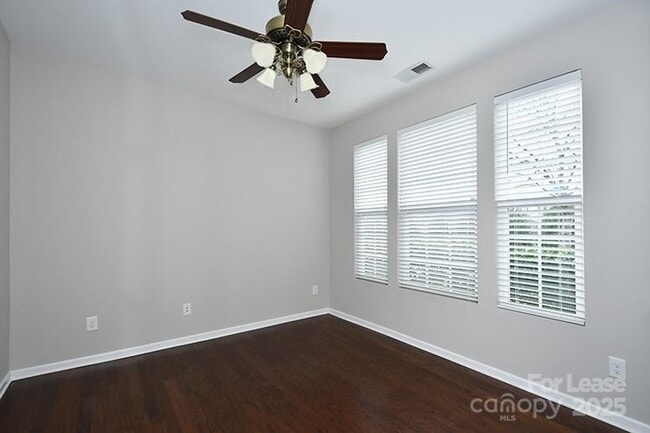 Building Photo - 8204 Viewpoint Lane