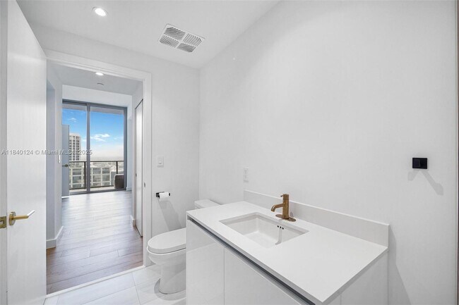 Building Photo - 2678 Tigertail Ave