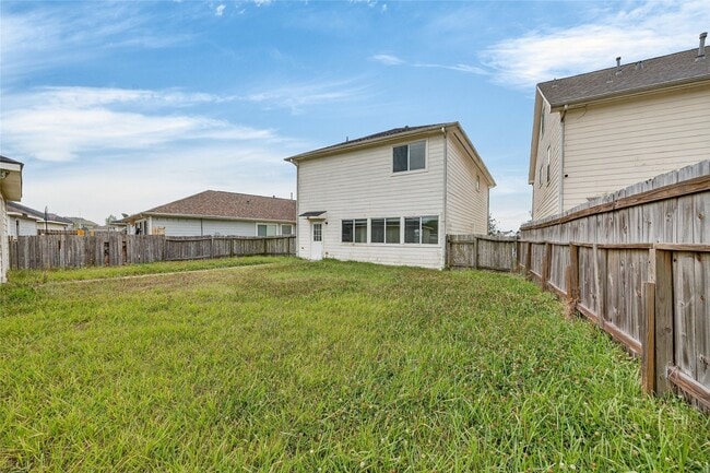 Building Photo - 20747 Settlers Lake Cir N