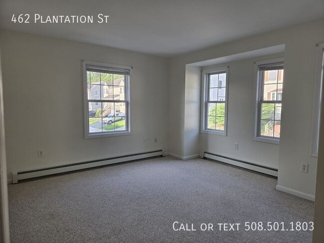 Building Photo - 462 Plantation St