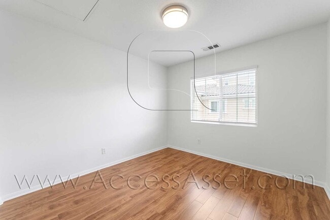 Building Photo - Spacious & Stylish 3 Bed/3.5 Bath Home In Temecula's Harveston Lake Community!