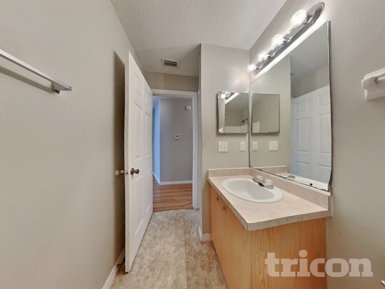 Building Photo - 2835 31st Ave E