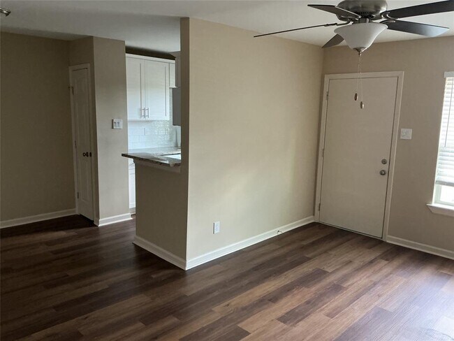 Building Photo - 5550 N Braeswood Blvd