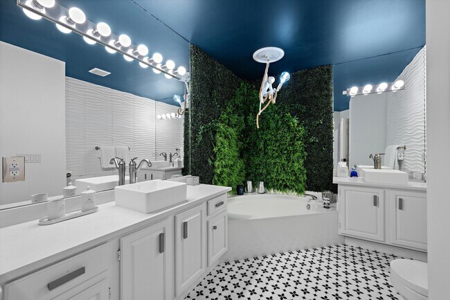 Building Photo - 2252 Las Casitas Dr