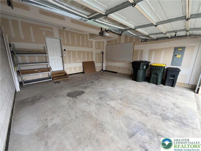 Building Photo - 5133 Dogwood Trail