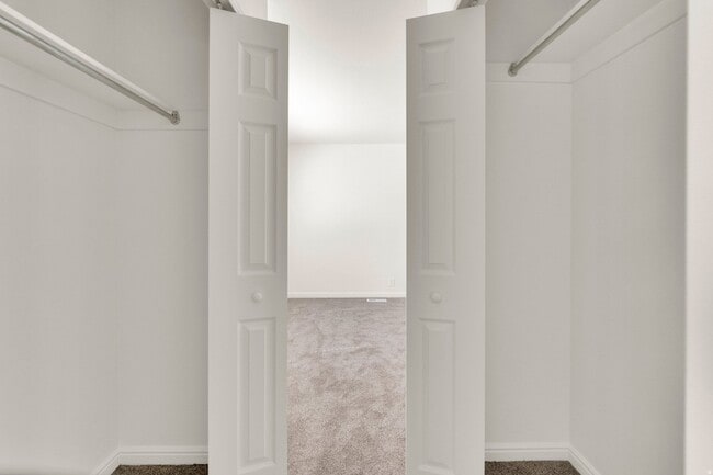 Building Photo - 7873 S Chadbourne Dr