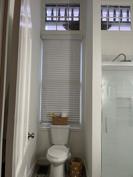 Building Photo - 215 W Gwinnett St