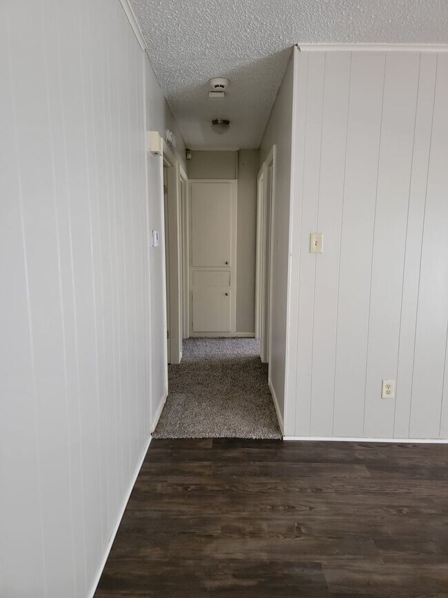 Building Photo - 3 Bedroom 2 bathroom Bossier City