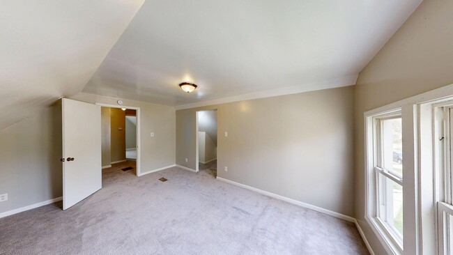 Building Photo - Spacious 3 Bedroom Home for Rent Near Downtown Toledo