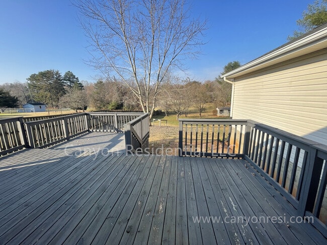Building Photo - Beautiful 3b Room!Move in ready!