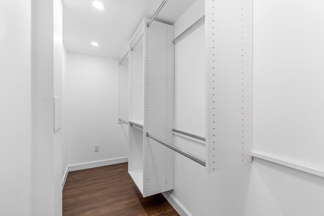 Building Photo - Beautiful 3-Bed, 3-Bath Home in Excellent ...