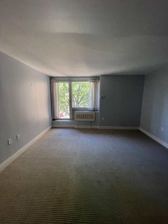Building Photo - Spacious Efficiency with Modern Amenities, SW Waterfront Location, Fitness Room, Pool and Concier...