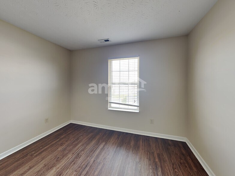 Building Photo - 5633 Rambling Dr