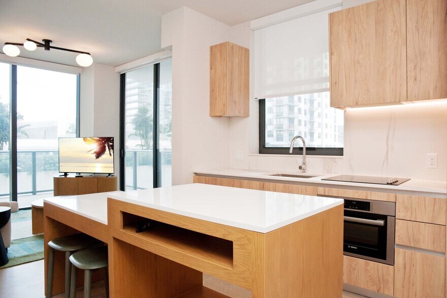 Building Photo - 11 NE 6th St