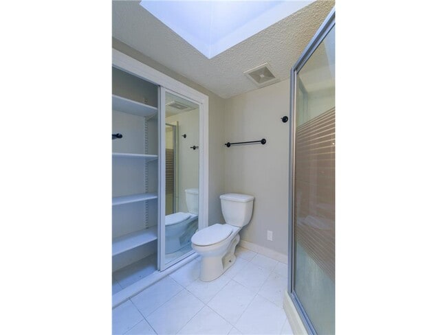 Building Photo - 11020 W River Rd