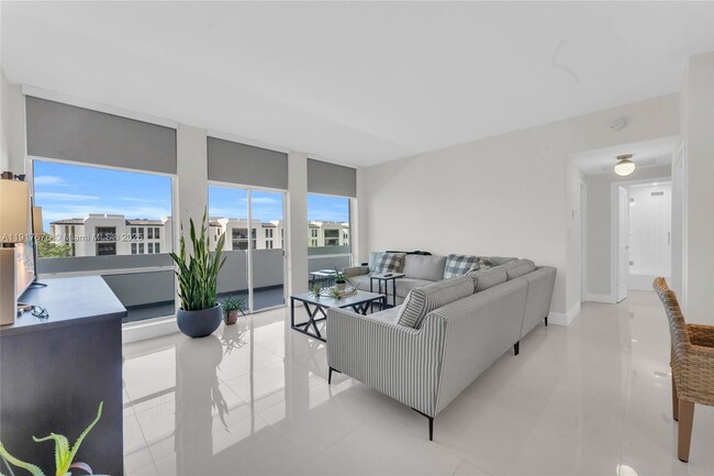 Building Photo - 700 Biltmore Way