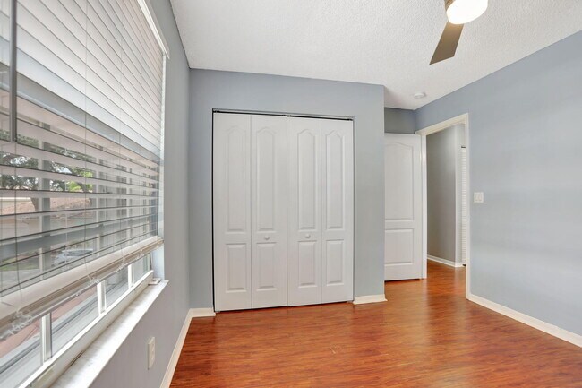 Building Photo - 6144 NW 78th Ct