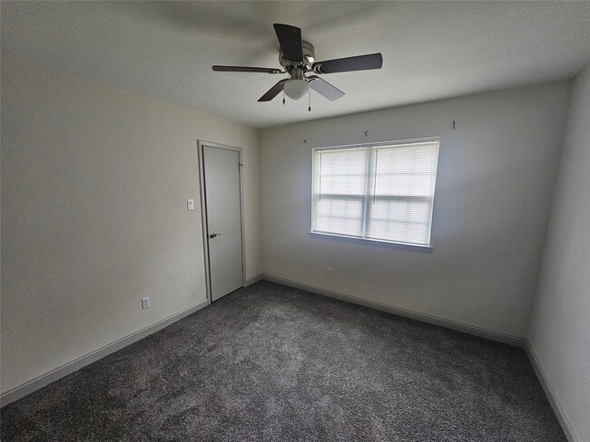 Building Photo - 3206 Pebble Lake Dr