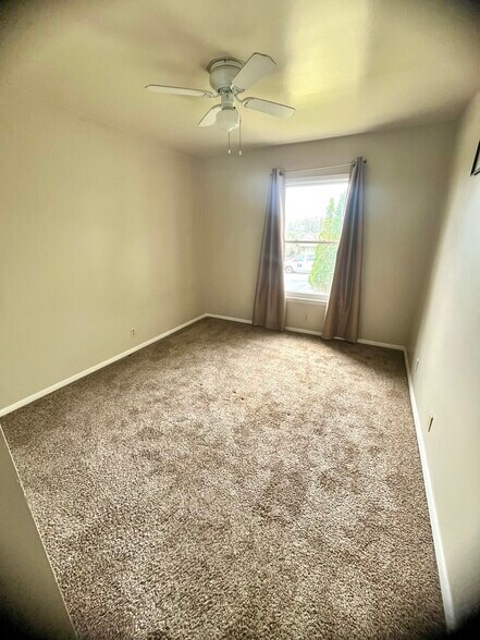 Building Photo - 809 Ashlawn Pl