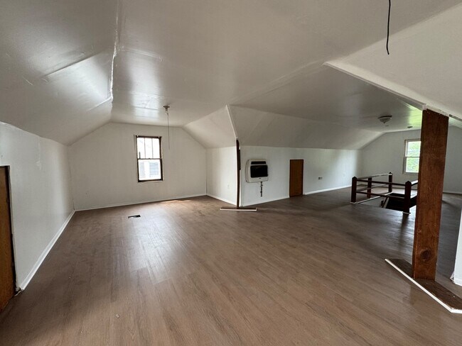 Building Photo - 11125 Cloverlawn Ave