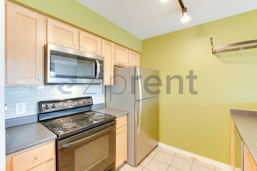 Building Photo - Unit 501