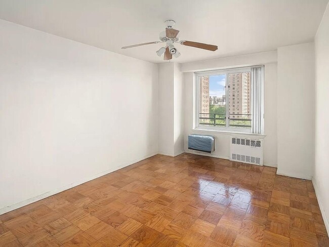 Building Photo - 392 Central Prk W