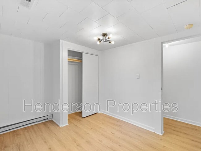 Building Photo - 532 E Iredell Ave