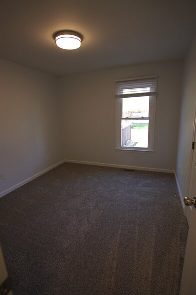 Building Photo - 8608 Manns Loop Rd