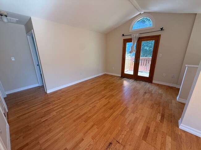 Building Photo - 4013-4015 Beresford Street