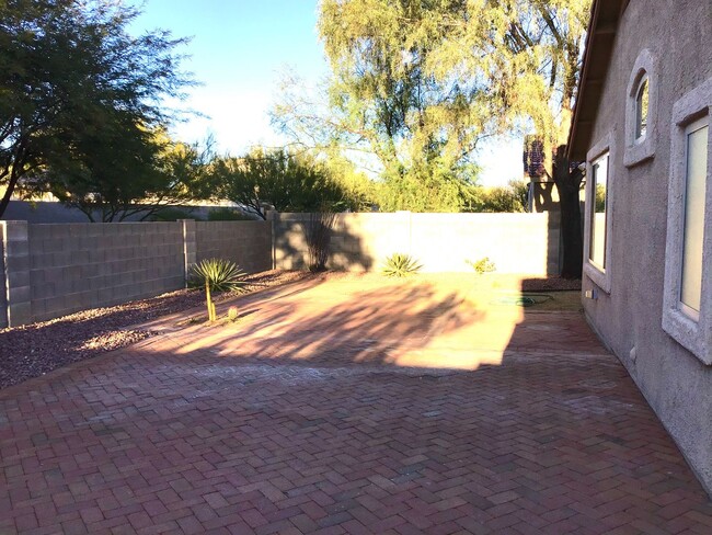 Building Photo - 3Bd/2ba Nice, clean in Rancho Vistoso, 3 Car Garage, Oro Valley