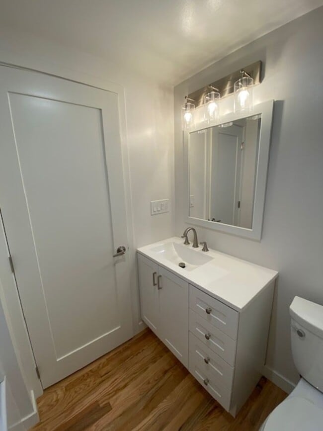 Building Photo - Maple Leaf, Two Bedroom, Woodsy Yard