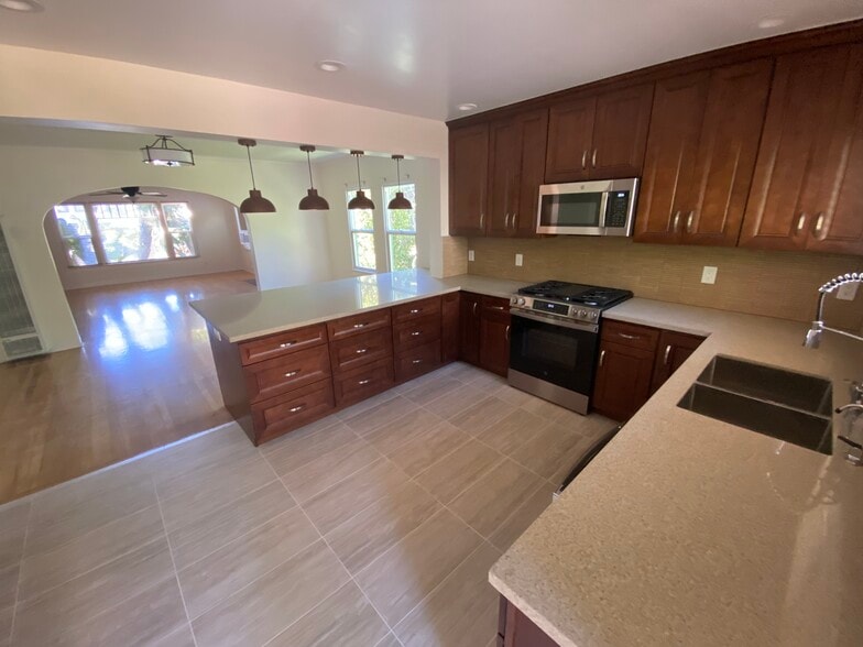 Kitchen2 - 1057 E Main St